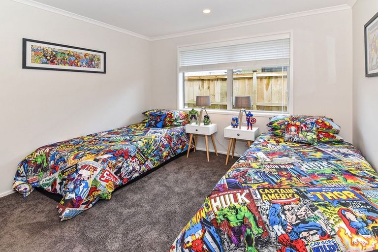 Photo of property in 9 Tongeren Square, Karaka, Papakura, 2113