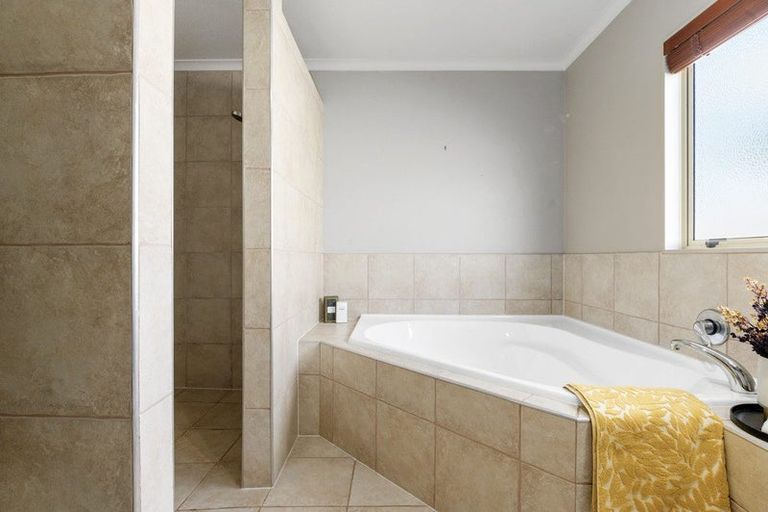 Photo of property in 31 Cairns Crescent, Rototuna, Hamilton, 3210