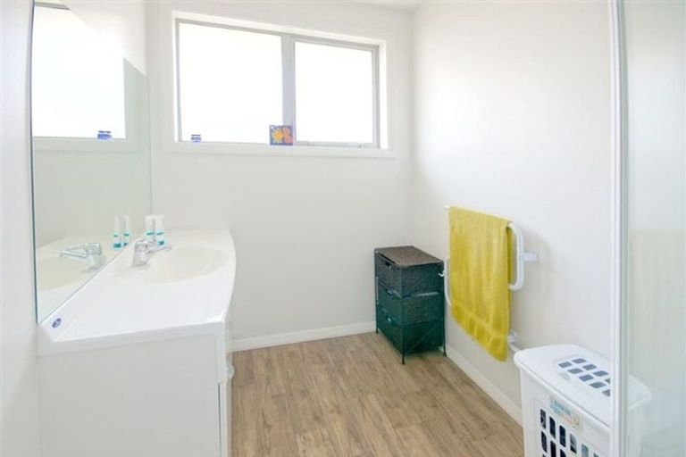 Photo of property in 1/57 Mcfaddens Road, St Albans, Christchurch, 8052