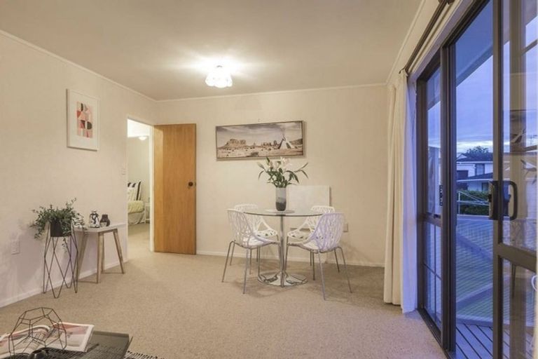 Photo of property in 5 Denarius Lane, Glendene, Auckland, 0602