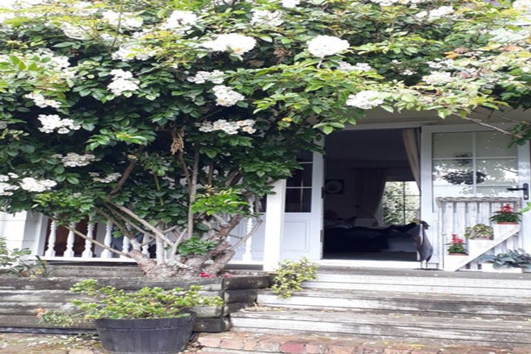 Photo of property in 32a Corunna Road, Milford, Auckland, 0620