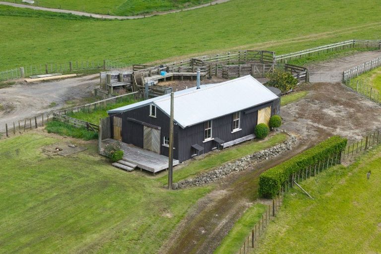 Photo of property in 132 South Manakau Road, Manakau, Otaki, 5583