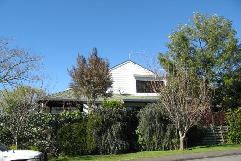 Photo of property in 2 Eglinton Place, Havelock North, 4130