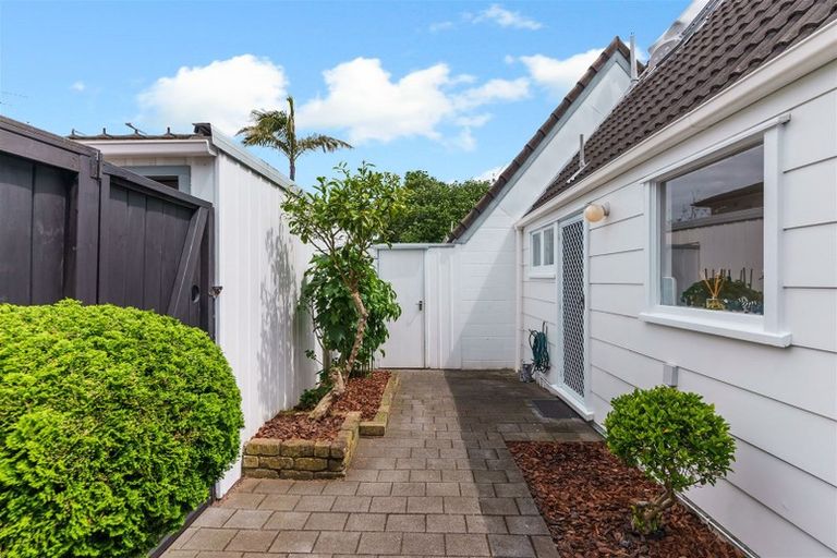 Photo of property in 2/93 Saint Lukes Road, Sandringham, Auckland, 1025