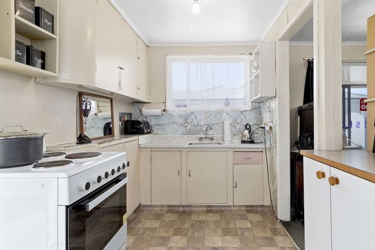 Photo of property in 38 Queen Road, Bellevue, Tauranga, 3110