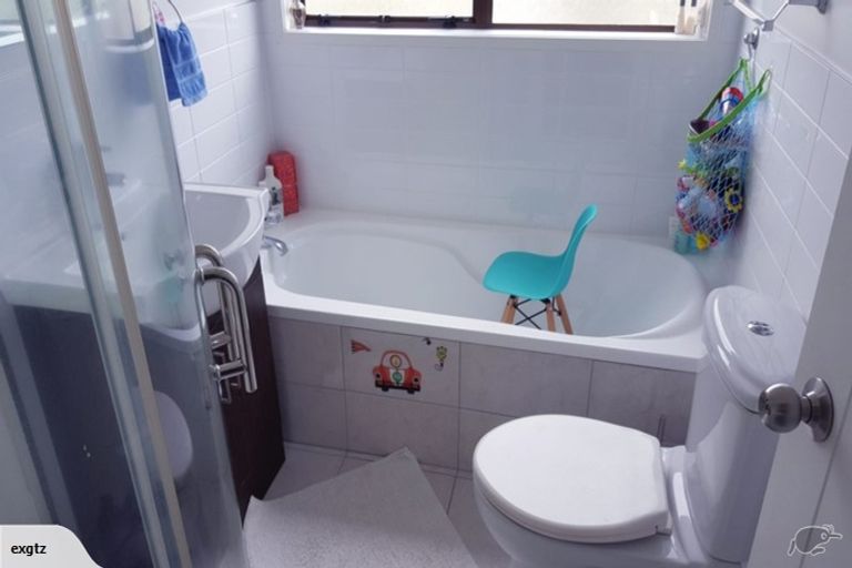 Photo of property in 21 Oreil Avenue, West Harbour, Auckland, 0618