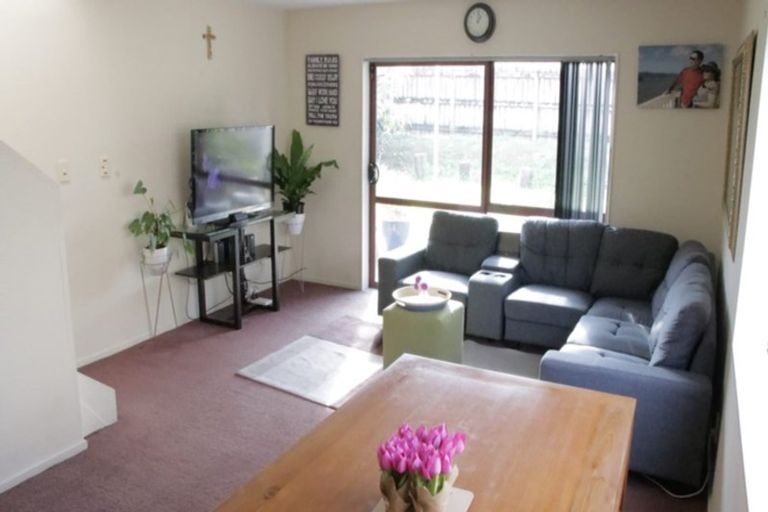 Photo of property in 16a Charlenne Close, Ranui, Auckland, 0612