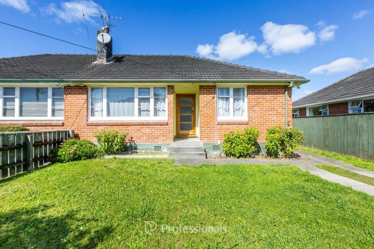 Photo of property in 16 Hazel Street, Ebdentown, Upper Hutt, 5018