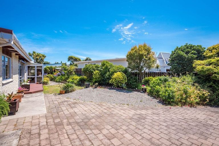 Photo of property in 9 Bermuda Grove, Paraparaumu Beach, Paraparaumu, 5032