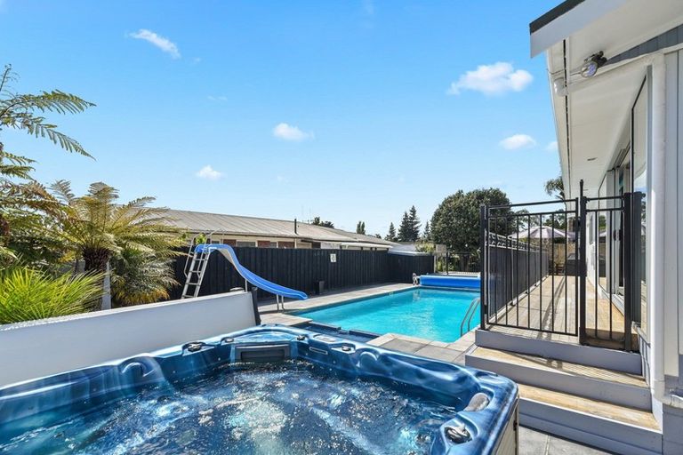 Photo of property in 17 Samuel Place, Queenwood, Hamilton, 3210