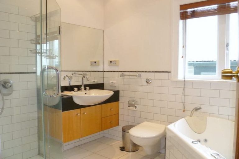 Photo of property in 11 Glen Road, Kelburn, Wellington, 6012