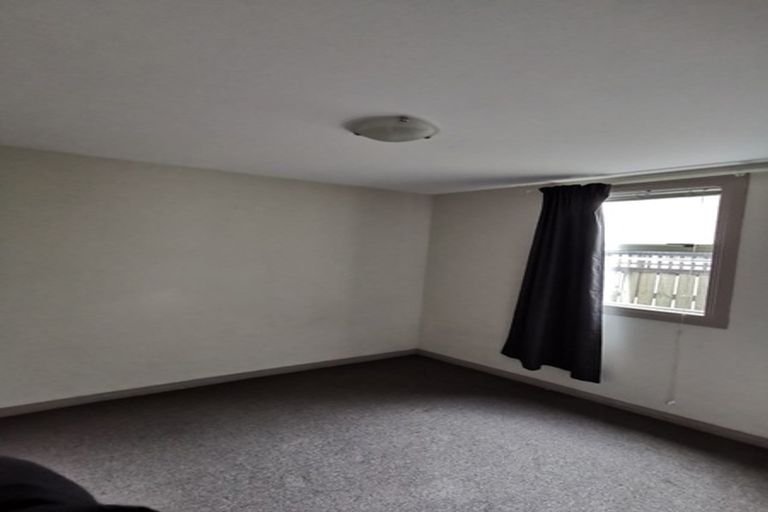 Photo of property in 39 Akaroa Drive, Maupuia, Wellington, 6022