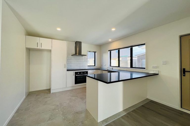 Photo of property in 24 Black Beech Crescent, Takanini, 2110