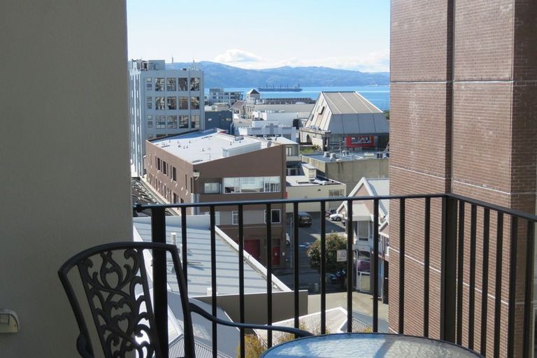 Photo of property in De Vere Apartments, 2/23 Tennyson Street, Te Aro, Wellington, 6011
