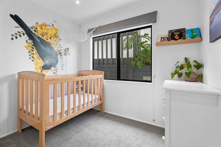 Photo of property in 1/9a Kitewao Street, Northcote, Auckland, 0627