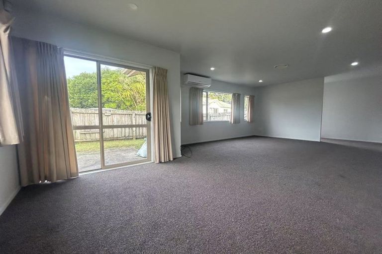 Photo of property in 7b Woodbank Drive, Glen Eden, Auckland, 0602
