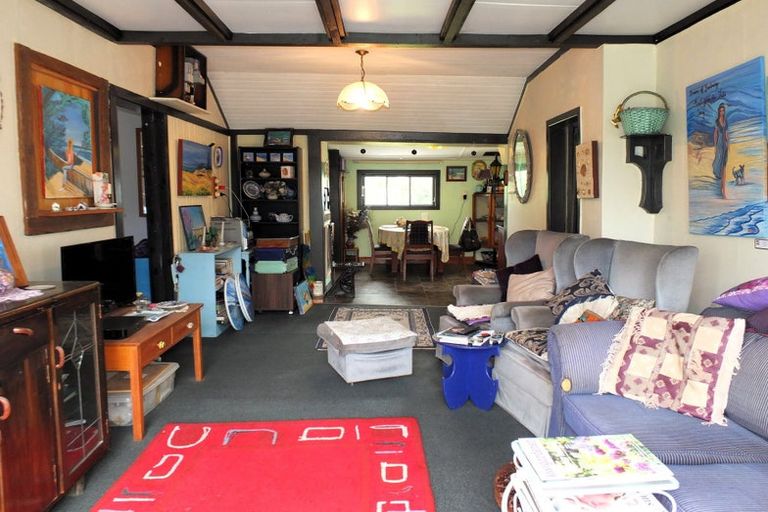 Photo of property in 13 Beach Street, Tangimoana, 4822