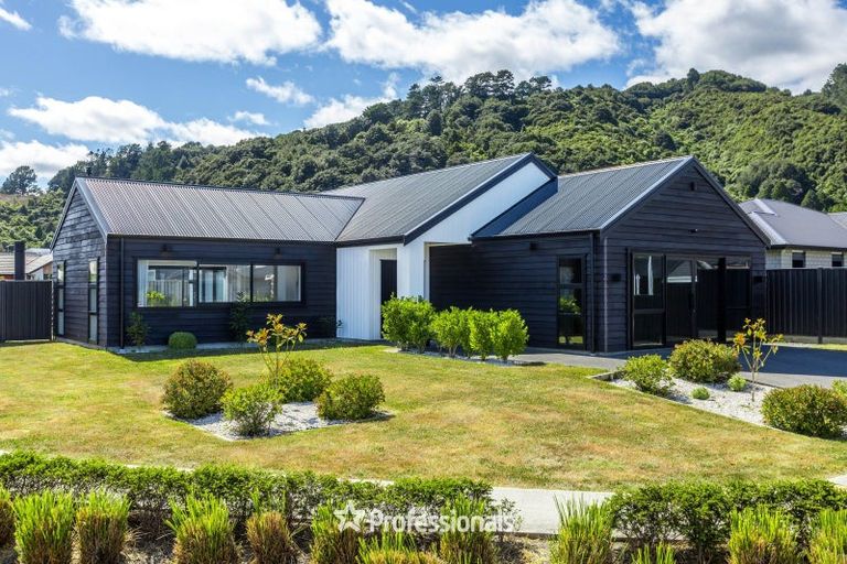 Photo of property in 20 Salisbury Crescent, Wallaceville, Upper Hutt, 5018