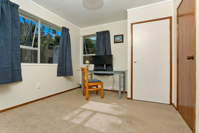 Photo of property in 52 Lavery Place, Sunnynook, Auckland, 0632