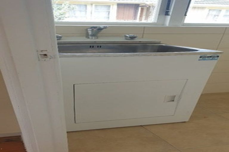 Photo of property in 10 Albert Pryor Avenue, Henderson, Auckland, 0612