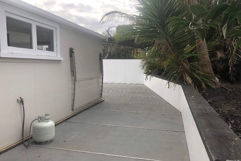 Photo of property in 17b Warwick Street, Morningside, Auckland, 1022