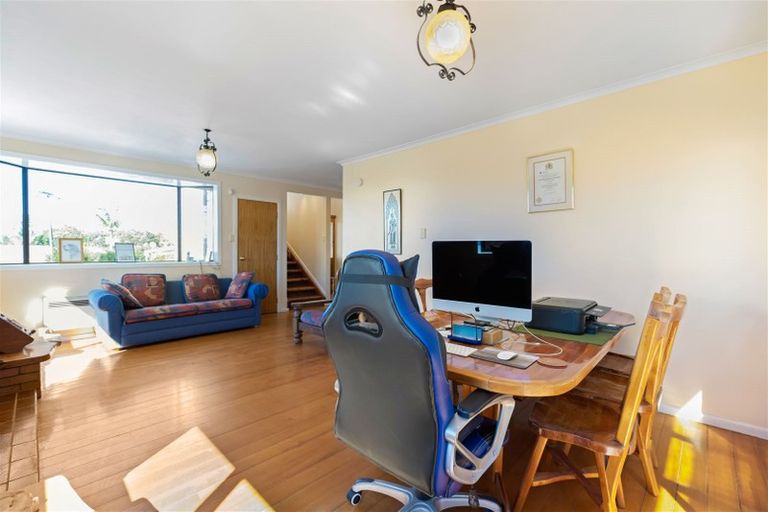 Photo of property in 26 Trelawn Place, Cockle Bay, Auckland, 2014