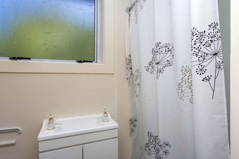 Photo of property in 1 Merton Place, Bryndwr, Christchurch, 8053