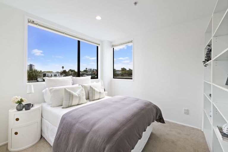 Photo of property in Mon Desir Apartments, 5/175h Hurstmere Road, Takapuna, Auckland, 0622