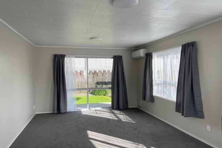 Photo of property in 1 Dunrobin Place, Avonhead, Christchurch, 8042