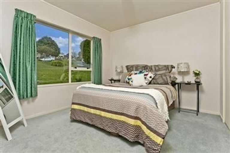 Photo of property in 2 Owl Court, Unsworth Heights, Auckland, 0632