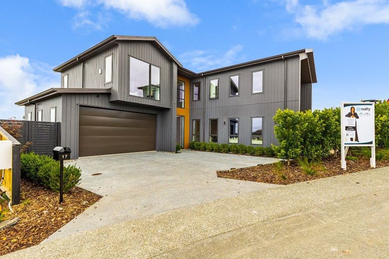 Photo of property in 17 Arawaru Avenue, Wainui, 0992