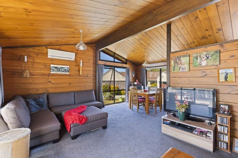 Photo of property in 2 Honnor Place, Hurdon, New Plymouth, 4310