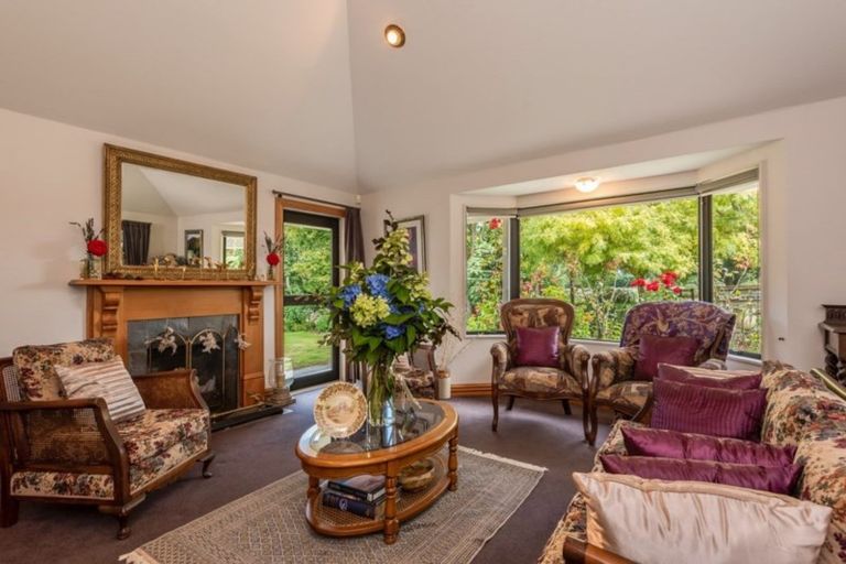 Photo of property in 312 Heatherlea Road East, Levin, 5571