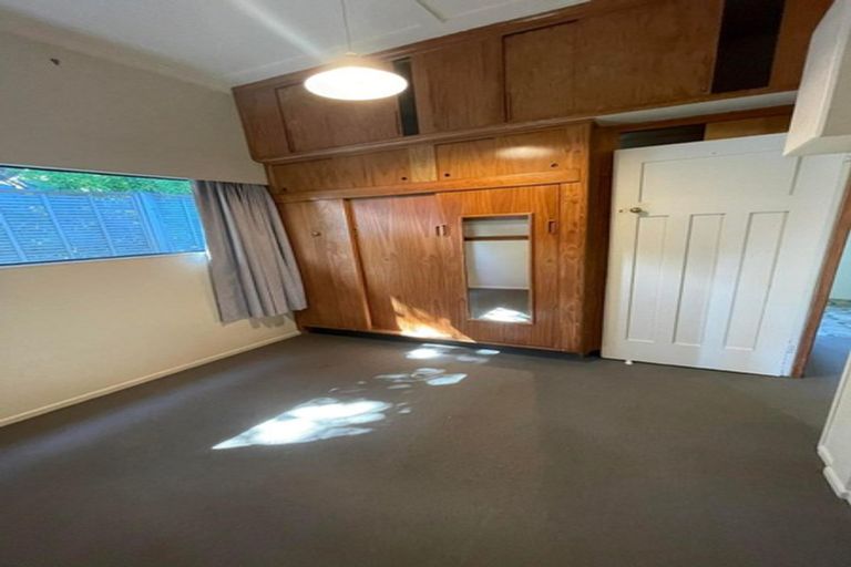 Photo of property in 84 Island Bay Road, Beach Haven, Auckland, 0626