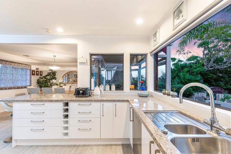 Photo of property in 1/22 Cherub Place, West Harbour, Auckland, 0618