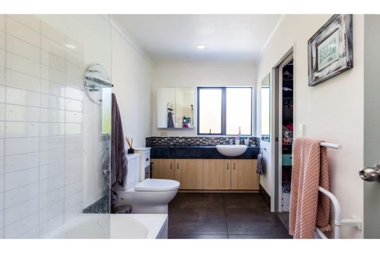 Photo of property in 77 Alverna View, Gulf Harbour, Whangaparaoa, 0930