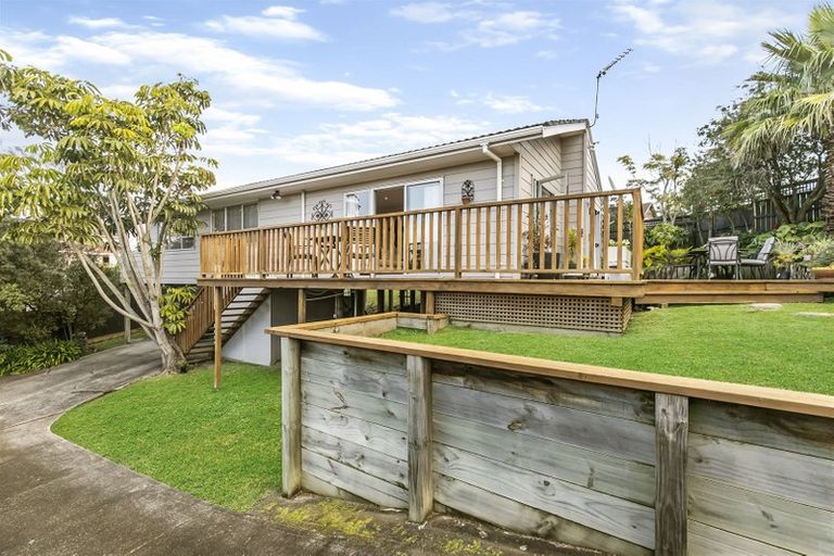 Photo of property in 1/57 Sunset Road, Totara Vale, Auckland, 0629