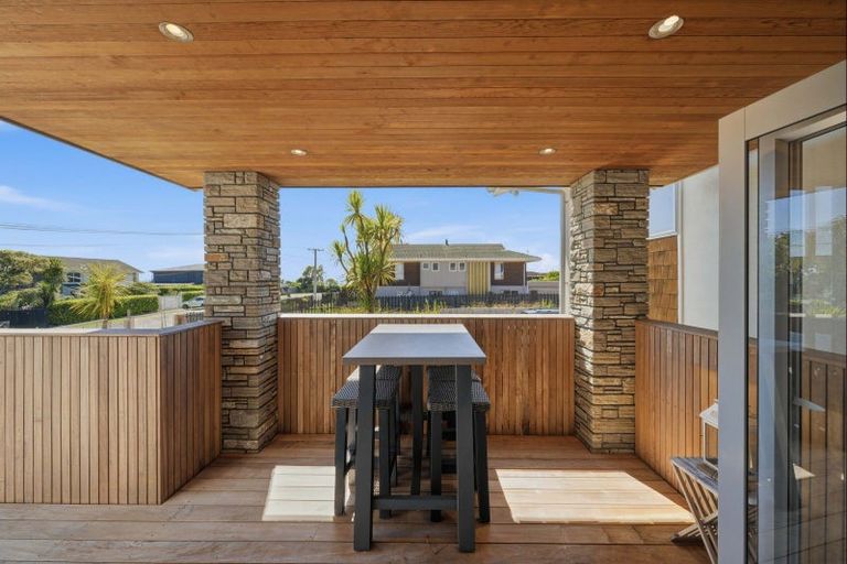 Photo of property in 31 Beechwood Road, Rothesay Bay, Auckland, 0630