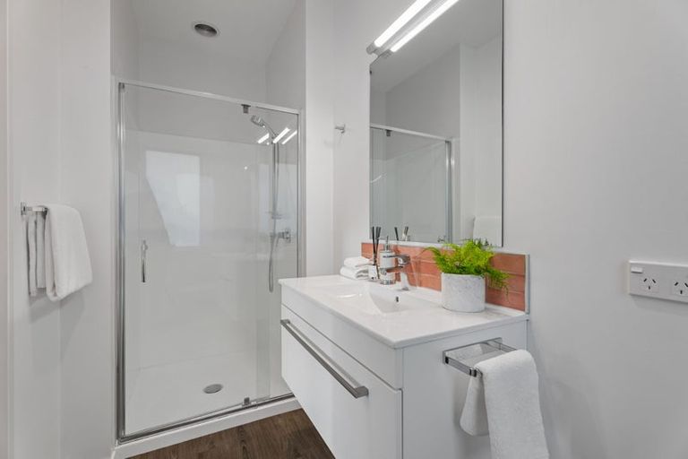 Photo of property in 72 Kiwitea Street, Sandringham, Auckland, 1041