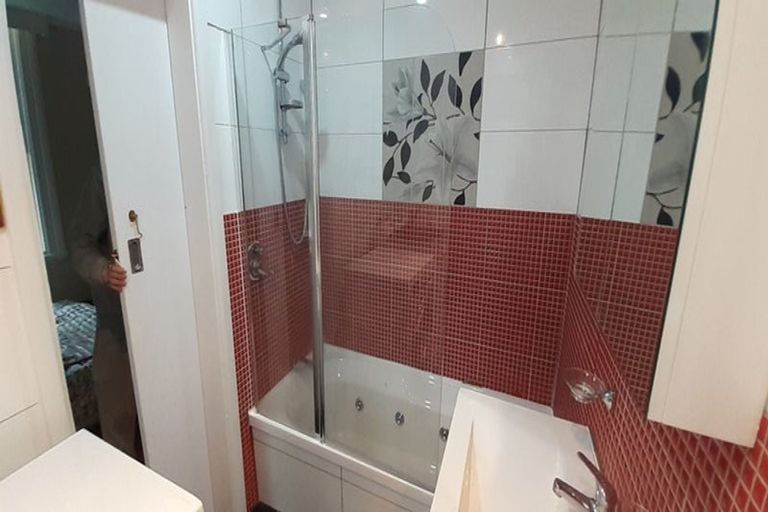 Photo of property in 216 Oriental Parade, Oriental Bay, Wellington, 6011