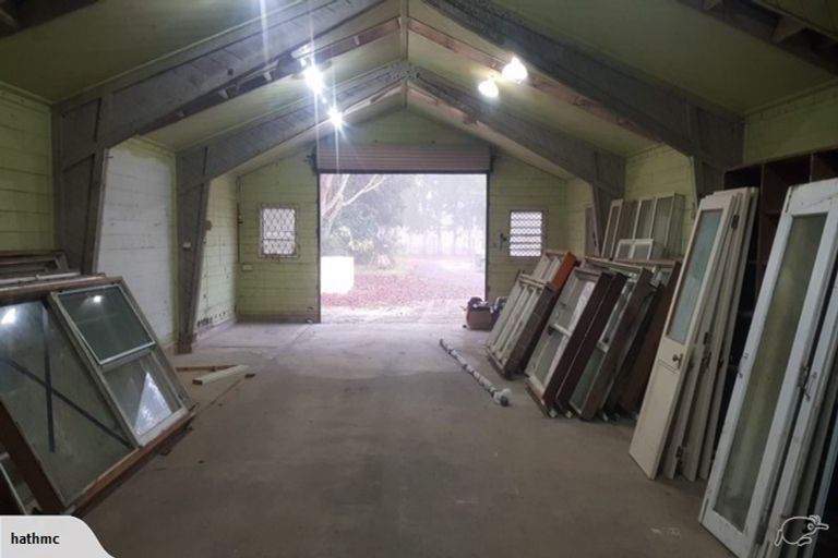 Photo of property in 876 Waitakere Road, Kumeu, 0891