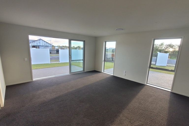 Photo of property in 1 Mccahon Drive, Rangiora, 7400