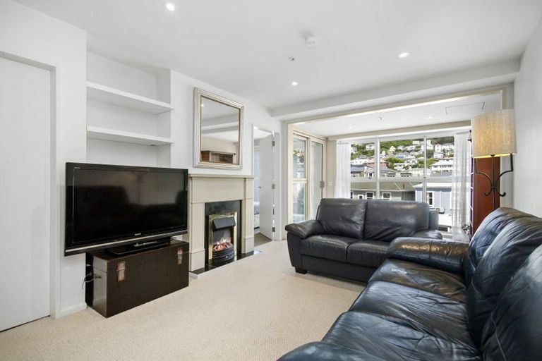 Photo of property in 4e/5 Kent Terrace, Mount Victoria, Wellington, 6011