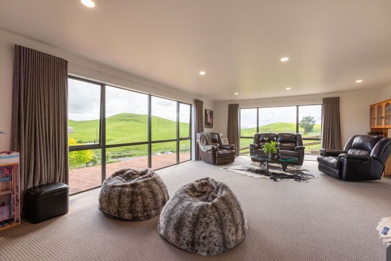Photo of property in 14 Centre Road, Matamau, Dannevirke, 4977