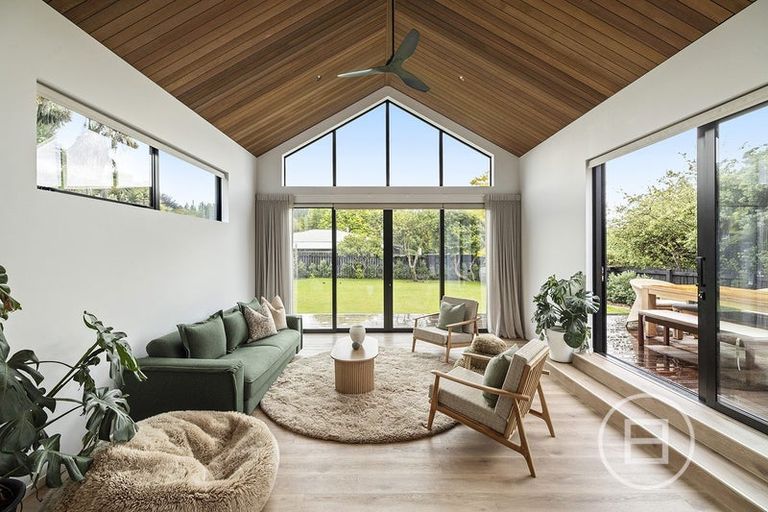 Photo of property in 6 Heuchan Lane, Wanaka, 9305