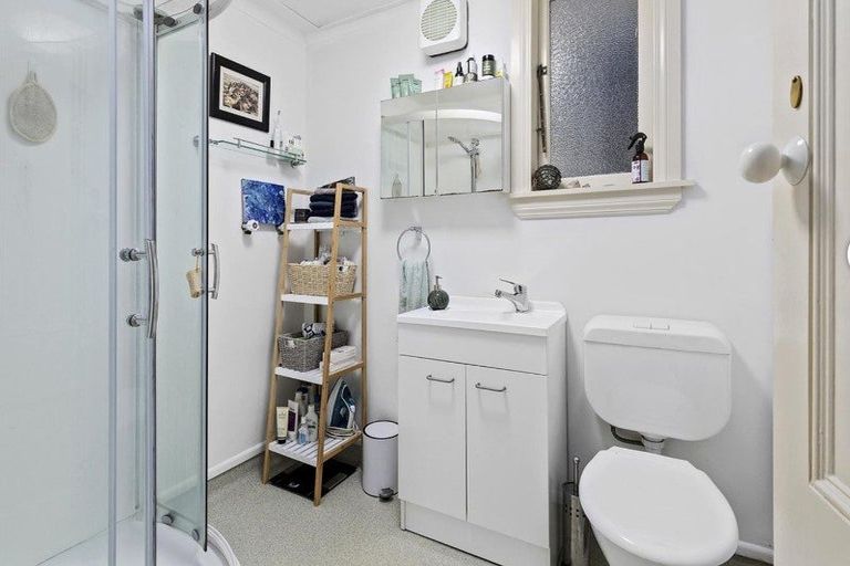 Photo of property in 2 Caprera Street, Melrose, Wellington, 6023