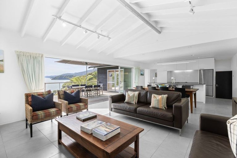 Photo of property in 2045 Queen Charlotte Drive, Ngakuta Bay, Picton, 7281