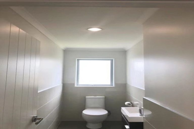 Photo of property in 3205a Great North Road, New Lynn, Auckland, 0600