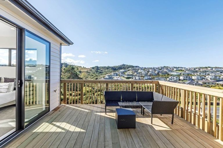 Photo of property in 32 Bine Crescent, Orewa, 0931