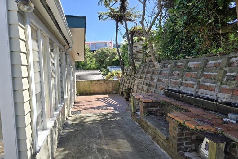 Photo of property in 25 Bellringer Crescent, Newlands, Wellington, 6037